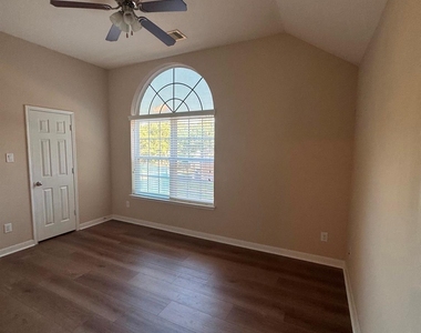 26310 Creston Woods Drive - Photo Thumbnail 14