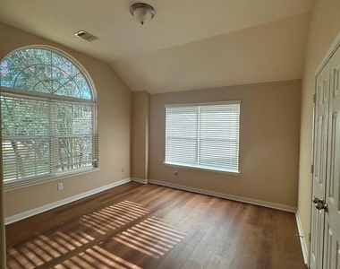 26310 Creston Woods Drive - Photo Thumbnail 12