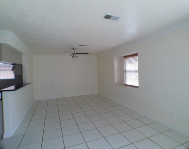 6350 Crestside Drive - Photo Thumbnail 3