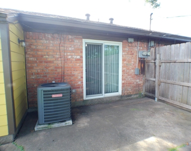 6350 Crestside Drive - Photo Thumbnail 21