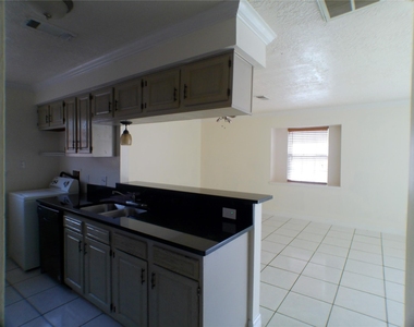 6350 Crestside Drive - Photo Thumbnail 8