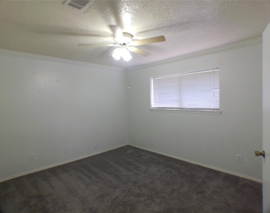 6350 Crestside Drive - Photo Thumbnail 12