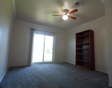 6350 Crestside Drive - Photo Thumbnail 15