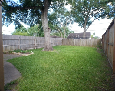 6350 Crestside Drive - Photo Thumbnail 23