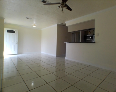 6350 Crestside Drive - Photo Thumbnail 7
