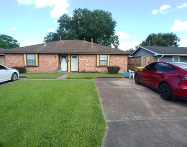 6350 Crestside Drive - Photo Thumbnail 24