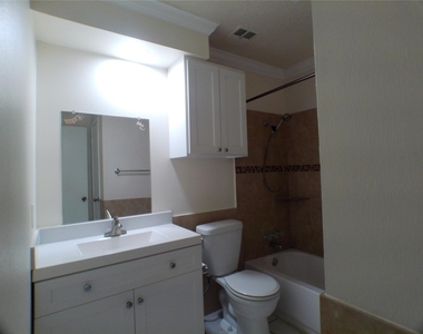 6350 Crestside Drive - Photo Thumbnail 11