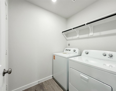 7806 Alset Dr - Photo Thumbnail 17
