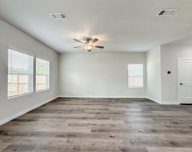 7806 Alset Dr - Photo Thumbnail 6