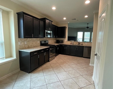14831 Raleighs Meadow Court - Photo Thumbnail 8