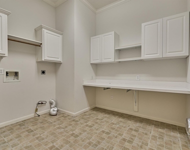 118 Robindale Circle - Photo Thumbnail 20