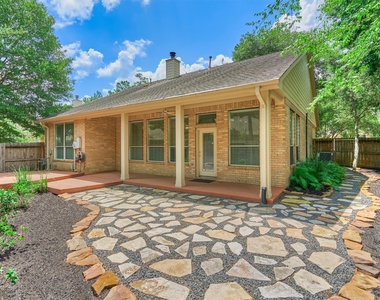 118 Robindale Circle - Photo Thumbnail 21