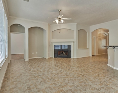 118 Robindale Circle - Photo Thumbnail 5