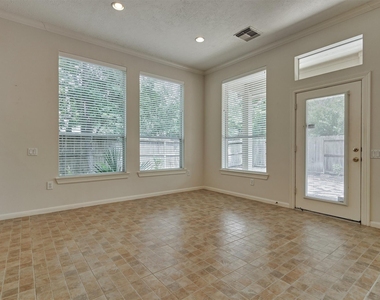 118 Robindale Circle - Photo Thumbnail 8