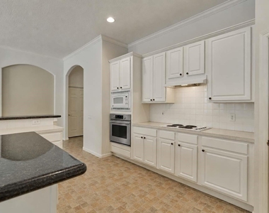 118 Robindale Circle - Photo Thumbnail 10