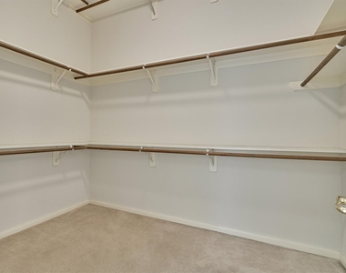 118 Robindale Circle - Photo Thumbnail 17
