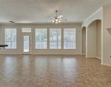 118 Robindale Circle - Photo Thumbnail 6