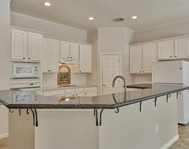 118 Robindale Circle - Photo Thumbnail 30