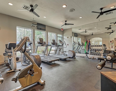 118 Robindale Circle - Photo Thumbnail 28