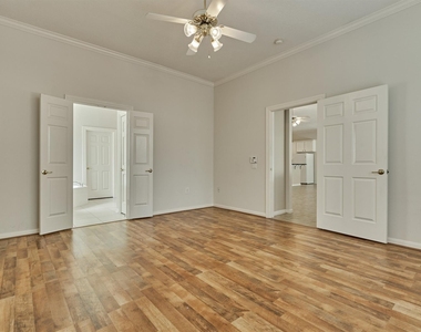 118 Robindale Circle - Photo Thumbnail 13