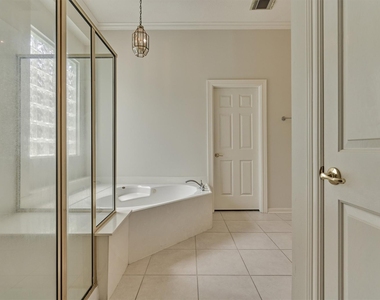 118 Robindale Circle - Photo Thumbnail 14