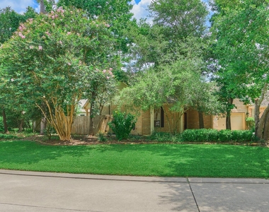 118 Robindale Circle - Photo Thumbnail 1
