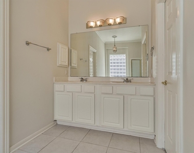 118 Robindale Circle - Photo Thumbnail 16