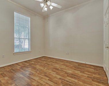 118 Robindale Circle - Photo Thumbnail 18