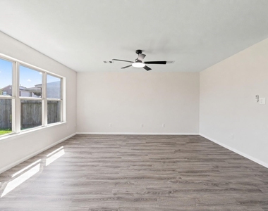 9006 Sasson Boulevard - Photo Thumbnail 11