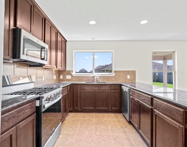 9006 Sasson Boulevard - Photo Thumbnail 7