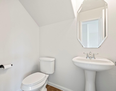 9006 Sasson Boulevard - Photo Thumbnail 31
