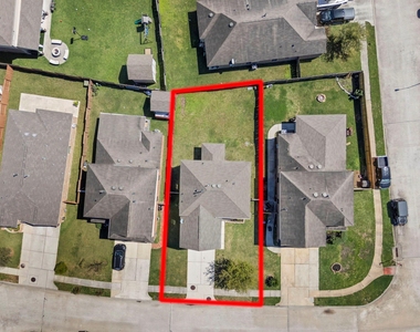 9006 Sasson Boulevard - Photo Thumbnail 2