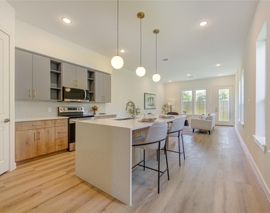 7118 Eastwood Street - Photo Thumbnail 8