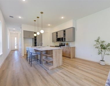 7118 Eastwood Street - Photo Thumbnail 7