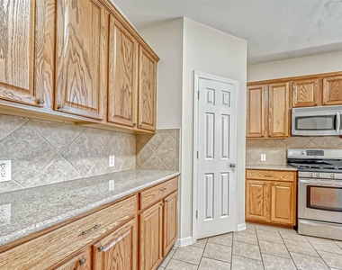 5526 Hazel Berry Way - Photo Thumbnail 15