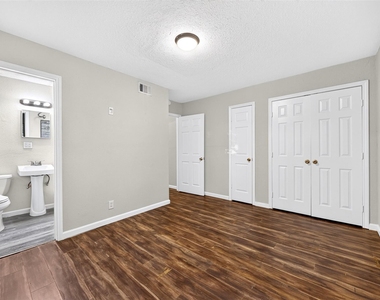 530 Globe Street - Photo Thumbnail 22