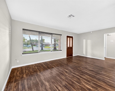 530 Globe Street - Photo Thumbnail 14
