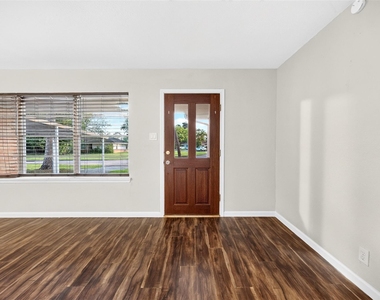 530 Globe Street - Photo Thumbnail 7