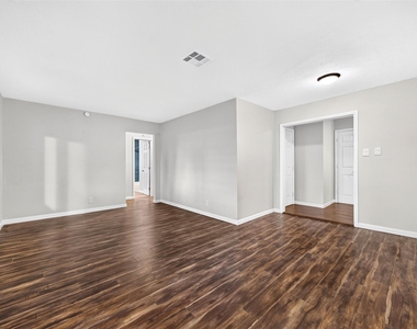 530 Globe Street - Photo Thumbnail 9