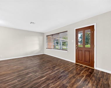 530 Globe Street - Photo Thumbnail 13