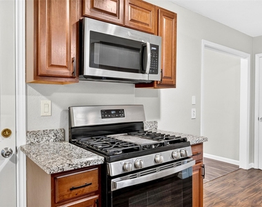 530 Globe Street - Photo Thumbnail 16