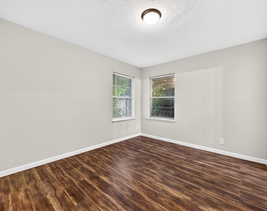 530 Globe Street - Photo Thumbnail 21