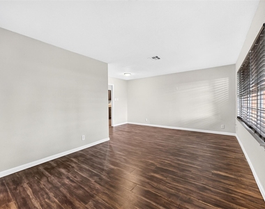 530 Globe Street - Photo Thumbnail 10