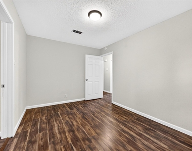 530 Globe Street - Photo Thumbnail 28