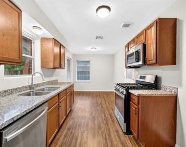 530 Globe Street - Photo Thumbnail 15