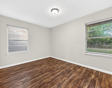 530 Globe Street - Photo Thumbnail 24