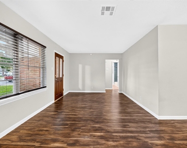 530 Globe Street - Photo Thumbnail 11