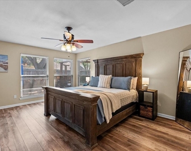 1626 Lake Bluff Drive - Photo Thumbnail 7