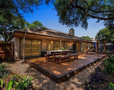 1626 Lake Bluff Drive - Photo Thumbnail 32