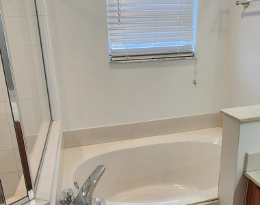 8735 Clara Elizabeth Lane - Photo Thumbnail 17